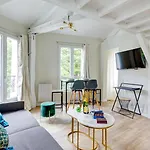 Bluestay 24 - Superb Apartment In Paris